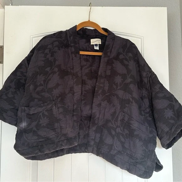 Quilted Black Floral Shawl Jacket OSFM - Picture 2 of 7